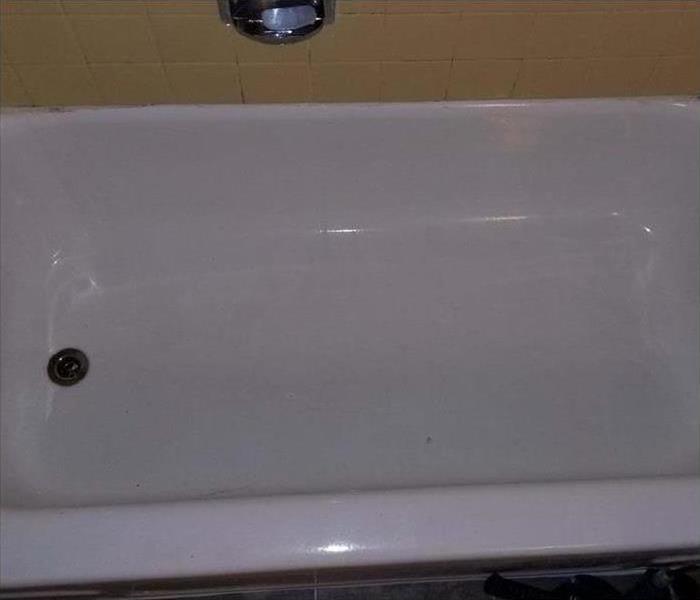 clean bathtub